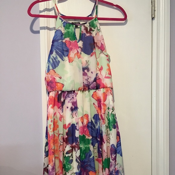 Dresses & Skirts - 😍Closet Finds😍🦋Summer Floral Dress